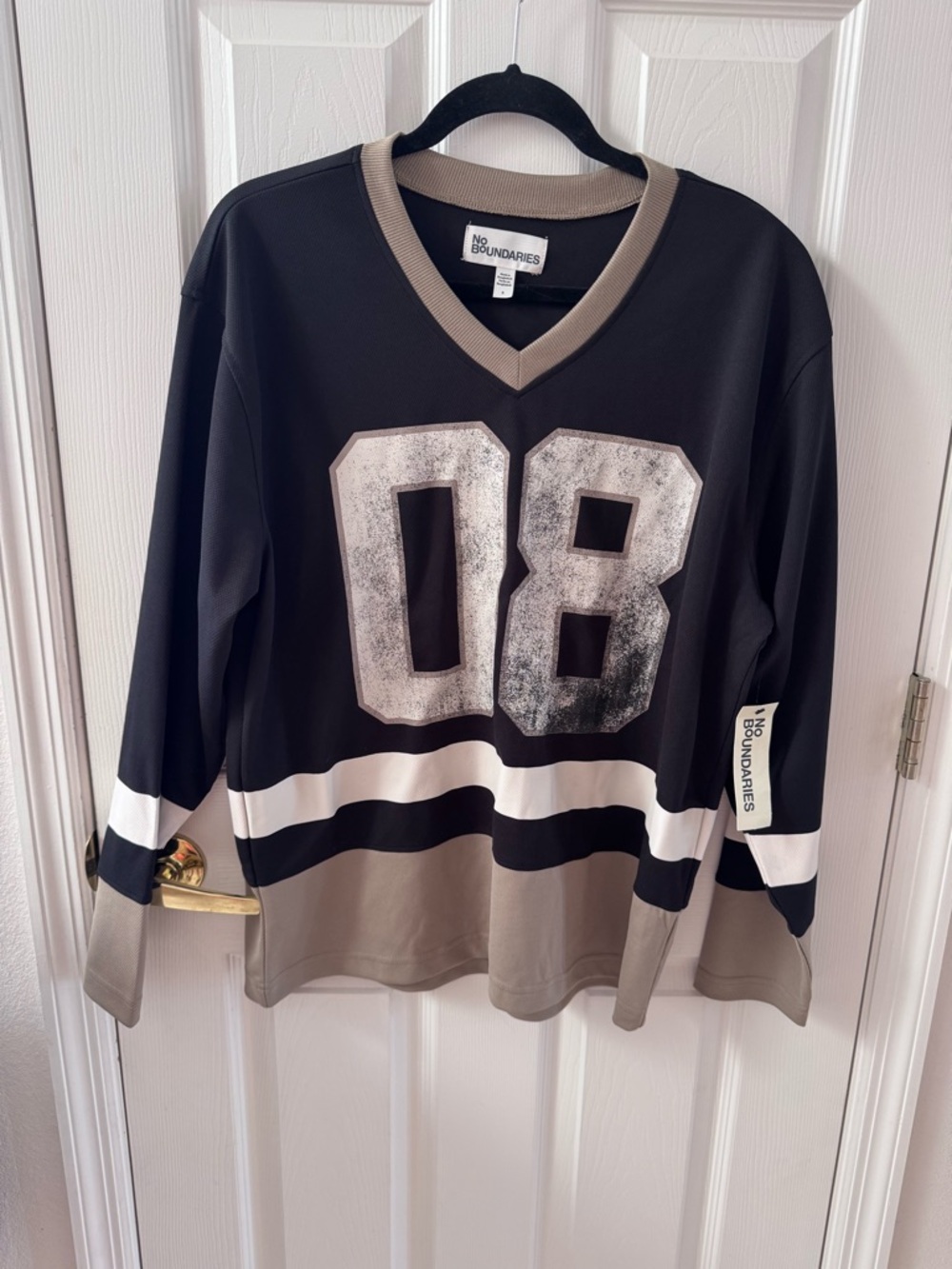 No Boundaries Black and Taupe V-Neck Pullover